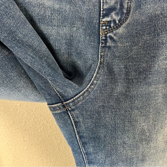 SOFT SURROUNDINGS The Ultimate Denim Relaxed Straight Pull On Jeans 3DH64 - Picture 6 of 9